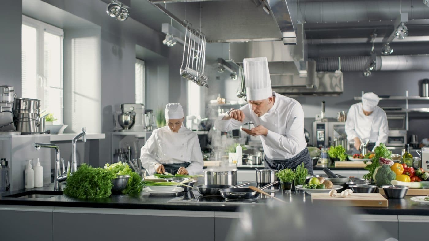 LIMPEZA E MANUTENÇÃO DE RESTAURANTES E LANCHONETES - Idel